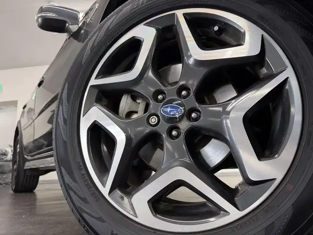 スバル ＸＶ ハイブリッド アドバンス 三重県 2019(平31)年 6.9万km ダークグレーメタリック ガソリン/FF/MTモード付フロアCVT/純正 8インチナビ CN-LR840D/（FM/AM/SD/iPod/TV/USB/Bluetooth/MEMORY MUSIC/CD/DVD/HDMI/VTR）/リヤビューモニター・サイドビューモニター/ETC2.0/EyeSight/・プリクラッシュブレーキ/・アクティブレーンキープ/・全車速追従/定速クルーズコントロール/・ハイビームアシスト/・後退時ブレーキアシスト（RAB：リヤパーキングセンサー）/・後退速度リミッター/・先行車発進お知らせ機能/・ヒルスタートアシスト/装備/・左右独立オートエアコン/・オートライト/・ステアリング連動ヘッドライト（SRH）/・LEDヘッドライト/・フロント＆リヤフォグランプ/・オートワイパー/・パドルシフト/・電子パーキングブレーキ・オートビークルホールド（AVH）/・ステアリングスイッチ/・プッシュスタート/・充電用USBジャックx2/・純正18inAW/・スマートキーx2/・保/など