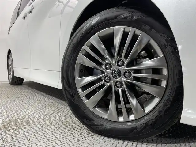 トヨタ アルファード Z 大阪府 2025(令7)年 0.4万km プラチナホワイトパールマイカ 後席モニター　デジタルインナーミラー　全方位カメラ　純正大型ナビＴＶ　黒革シート　パークアシスト　シートヒーター／エアコン　パワーシート　ハンドルヒーター　ＥＴＣ　ワイヤレス充電　ＢＳＭ　両側パワスラ