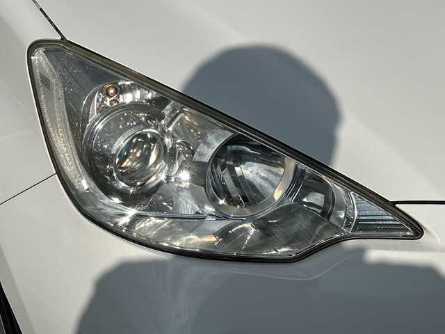 トヨタ アクア S 佐賀県 2013(平25)年 4.2万km スーパーホワイトⅡ 純正7インチナビゲーション(Bluetooth/ワンセグテレビ/CD)/バックカメラ/ヘッドライトレベライザー/スマートキー/電動格納ミラー/純正フロアマット/オートライト/オートエアコン/ステアリングスイッチ/横滑り抑制機能