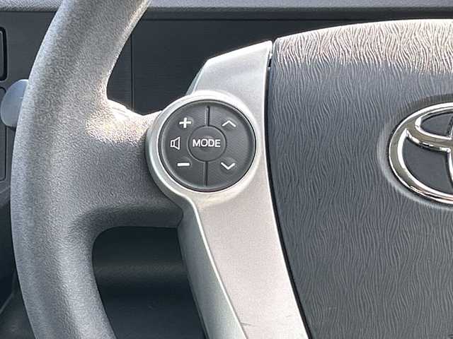 トヨタ アクア S 佐賀県 2013(平25)年 4.2万km スーパーホワイトⅡ 純正7インチナビゲーション(Bluetooth/ワンセグテレビ/CD)/バックカメラ/ヘッドライトレベライザー/スマートキー/電動格納ミラー/純正フロアマット/オートライト/オートエアコン/ステアリングスイッチ/横滑り抑制機能