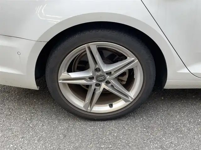 アウディ Ａ４ 40TFSI マイスターシュトック 静岡県 2019(令1)年 3万km パール 純正ナビ/フルセグTV/DVD/CD/SD/BT/全方位カメラ/黒革シート/全席シートヒーター /前席パワーシート/運転席シートメモリー/バーチャルコックピット/衝突軽減ブレーキ/レーンキープアシスト/レーダークルーズコントロール/クリアランスソナー/ブラインドスポットモニター/前後ドライブレコーダー/LEDヘッドライト/ビルトインETC2.0/スマートキー×2/取扱説明書/R6点検記録簿有