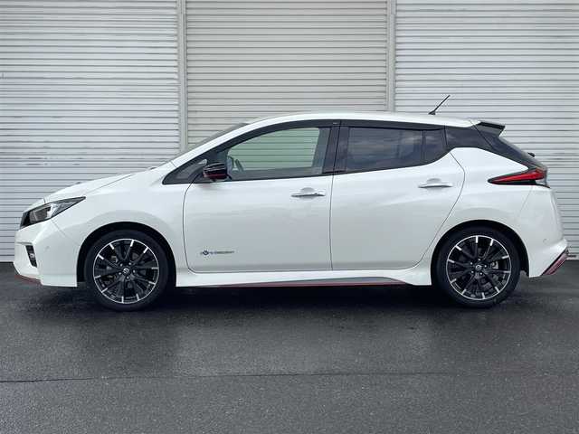 日産 リーフ ニスモ 福島県 2018(平30)年 4.7万km ブリリアントホワイトパール ワンオーナー/純正メモリーナビ/CD/DVD/USB/BT/フルセグTV/プロパイロット/アラウンドビューモニター/インテリジェントルームミラー/レーダークルーズコントロール/クリアランスソナー/ステアリングリモコン/ステアリングヒーター/シートヒーター/オートライト/LEDヘッドライト/フォグライト/ビルトインETC/ドライブレコーダー/プッシュスタート/ドアバイザー/フロアマット