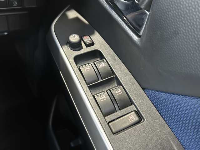 トヨタ タンク カスタムG S 静岡県 2017(平29)年 4.8万km マゼンタベリーマイカM 安全装備/・プリクラッシュセーフティー/・コーナーセンサー/純正ナビ/・ラジオ/・CD/DVD/フルセグTV/SD/Bluetooth/主要装備/・両側パワースライドドア　/・シートヒーター　/・アイドリングストップ　/・ドライブレコーダー　/・ＥＴＣ　/・クルーズコントロール　/・ステアリングリモコン　/・オートライト　/・スマートキー/・バックカメラ/・純正フロアマット/・純正アルミホイール/・プッシュスタート