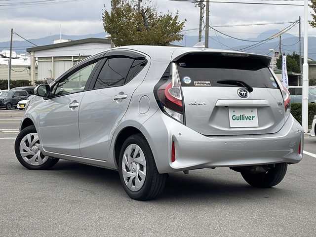 トヨタ アクア S ビジネスパッケージ 長野県 2020(令2)年 5.8万km シルバーM 禁煙車/純正ナビ【NSCN-W68】/（ＣＤ／ワンセグＴＶ／Ｂｌｕｅｔｏｏｔｈ）/セーフティセンス/・プリクラッシュセーフティ/・レーンディパーチャーアラート/・オートマチックハイビーム/・クリアランスソナー/・先行車発進お知らせ機能/・パーキングサポートブレーキ/バックカメラ/ビルトインＥＴＣ/ステアリングスイッチ/スマートキー/Ｐスタート/電動格納ミラー/純正フロアマット/ドアバイザー