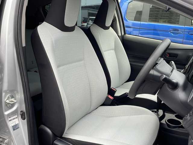 トヨタ アクア S ビジネスパッケージ 長野県 2020(令2)年 5.8万km シルバーM 禁煙車/純正ナビ【NSCN-W68】/（ＣＤ／ワンセグＴＶ／Ｂｌｕｅｔｏｏｔｈ）/セーフティセンス/・プリクラッシュセーフティ/・レーンディパーチャーアラート/・オートマチックハイビーム/・クリアランスソナー/・先行車発進お知らせ機能/・パーキングサポートブレーキ/バックカメラ/ビルトインＥＴＣ/ステアリングスイッチ/スマートキー/Ｐスタート/電動格納ミラー/純正フロアマット/ドアバイザー