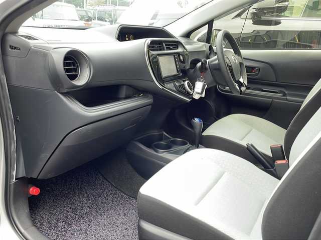 トヨタ アクア S ビジネスパッケージ 長野県 2020(令2)年 5.8万km シルバーM 禁煙車/純正ナビ【NSCN-W68】/（ＣＤ／ワンセグＴＶ／Ｂｌｕｅｔｏｏｔｈ）/セーフティセンス/・プリクラッシュセーフティ/・レーンディパーチャーアラート/・オートマチックハイビーム/・クリアランスソナー/・先行車発進お知らせ機能/・パーキングサポートブレーキ/バックカメラ/ビルトインＥＴＣ/ステアリングスイッチ/スマートキー/Ｐスタート/電動格納ミラー/純正フロアマット/ドアバイザー