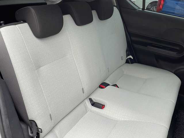 トヨタ アクア S ビジネスパッケージ 長野県 2020(令2)年 5.8万km シルバーM 禁煙車/純正ナビ【NSCN-W68】/（ＣＤ／ワンセグＴＶ／Ｂｌｕｅｔｏｏｔｈ）/セーフティセンス/・プリクラッシュセーフティ/・レーンディパーチャーアラート/・オートマチックハイビーム/・クリアランスソナー/・先行車発進お知らせ機能/・パーキングサポートブレーキ/バックカメラ/ビルトインＥＴＣ/ステアリングスイッチ/スマートキー/Ｐスタート/電動格納ミラー/純正フロアマット/ドアバイザー