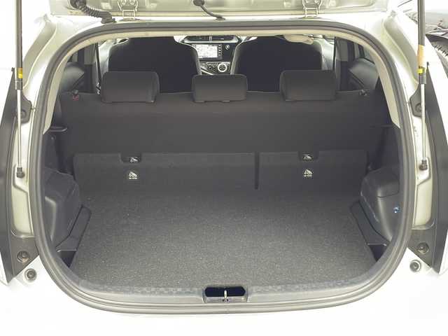 トヨタ アクア S ビジネスパッケージ 長野県 2020(令2)年 5.8万km シルバーM 禁煙車/純正ナビ【NSCN-W68】/（ＣＤ／ワンセグＴＶ／Ｂｌｕｅｔｏｏｔｈ）/セーフティセンス/・プリクラッシュセーフティ/・レーンディパーチャーアラート/・オートマチックハイビーム/・クリアランスソナー/・先行車発進お知らせ機能/・パーキングサポートブレーキ/バックカメラ/ビルトインＥＴＣ/ステアリングスイッチ/スマートキー/Ｐスタート/電動格納ミラー/純正フロアマット/ドアバイザー