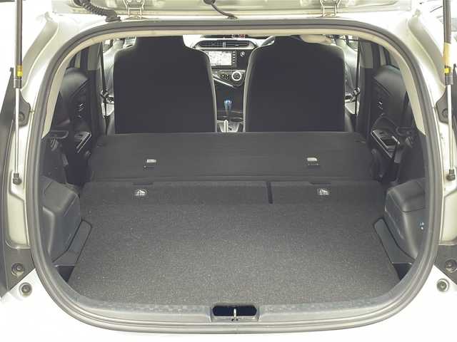 トヨタ アクア S ビジネスパッケージ 長野県 2020(令2)年 5.8万km シルバーM 禁煙車/純正ナビ【NSCN-W68】/（ＣＤ／ワンセグＴＶ／Ｂｌｕｅｔｏｏｔｈ）/セーフティセンス/・プリクラッシュセーフティ/・レーンディパーチャーアラート/・オートマチックハイビーム/・クリアランスソナー/・先行車発進お知らせ機能/・パーキングサポートブレーキ/バックカメラ/ビルトインＥＴＣ/ステアリングスイッチ/スマートキー/Ｐスタート/電動格納ミラー/純正フロアマット/ドアバイザー