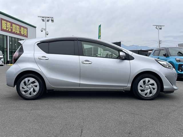 トヨタ アクア S ビジネスパッケージ 長野県 2020(令2)年 5.8万km シルバーM 禁煙車/純正ナビ【NSCN-W68】/（ＣＤ／ワンセグＴＶ／Ｂｌｕｅｔｏｏｔｈ）/セーフティセンス/・プリクラッシュセーフティ/・レーンディパーチャーアラート/・オートマチックハイビーム/・クリアランスソナー/・先行車発進お知らせ機能/・パーキングサポートブレーキ/バックカメラ/ビルトインＥＴＣ/ステアリングスイッチ/スマートキー/Ｐスタート/電動格納ミラー/純正フロアマット/ドアバイザー