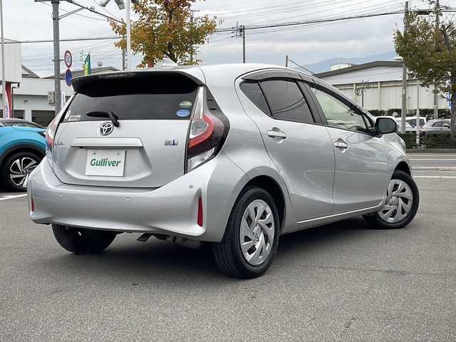 トヨタ アクア S ビジネスパッケージ 長野県 2020(令2)年 5.8万km シルバーM 禁煙車/純正ナビ【NSCN-W68】/（ＣＤ／ワンセグＴＶ／Ｂｌｕｅｔｏｏｔｈ）/セーフティセンス/・プリクラッシュセーフティ/・レーンディパーチャーアラート/・オートマチックハイビーム/・クリアランスソナー/・先行車発進お知らせ機能/・パーキングサポートブレーキ/バックカメラ/ビルトインＥＴＣ/ステアリングスイッチ/スマートキー/Ｐスタート/電動格納ミラー/純正フロアマット/ドアバイザー