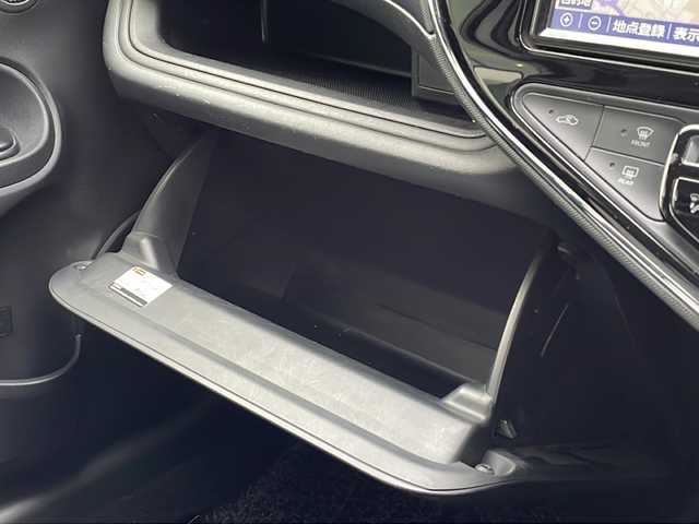 トヨタ アクア S ビジネスパッケージ 長野県 2020(令2)年 5.8万km シルバーM 禁煙車/純正ナビ【NSCN-W68】/（ＣＤ／ワンセグＴＶ／Ｂｌｕｅｔｏｏｔｈ）/セーフティセンス/・プリクラッシュセーフティ/・レーンディパーチャーアラート/・オートマチックハイビーム/・クリアランスソナー/・先行車発進お知らせ機能/・パーキングサポートブレーキ/バックカメラ/ビルトインＥＴＣ/ステアリングスイッチ/スマートキー/Ｐスタート/電動格納ミラー/純正フロアマット/ドアバイザー