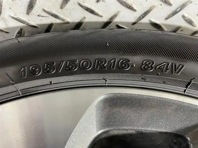 トヨタ シエンタ ハイブリッド G クエロ 大阪府 2018(平30)年 5.8万km ブラックマイカ/エアーイエロー 2トーン 純正9incナビTV 360カメラ ハーフレザー シートヒーター ステアリングヒーター クルーズコントロール 衝突軽減ブレーキ レーンアシスト オートハイビーム 両側パワースライドドア ドライブレコーダー ETC