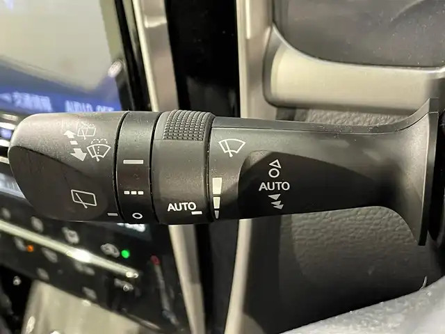 トヨタ ハリアー プレミアム 愛知県 2019(令1)年 6.5万km ブラック 純正9インチナビ　/Bluetooth/TV/CD/SDREC/サンルーフ　/アダプティブコントロールクルーズ　/ビルトインETC　/ドライブレコーダー　/オートブレーキホールド/パワーシート　/ハーフレザー　/衝突被害軽減システム　/レーンキープアシスト/コーナーセンサー/横滑り防止システム　/オートLEDヘッドライト/オートマチックハイビーム/フォグランプ