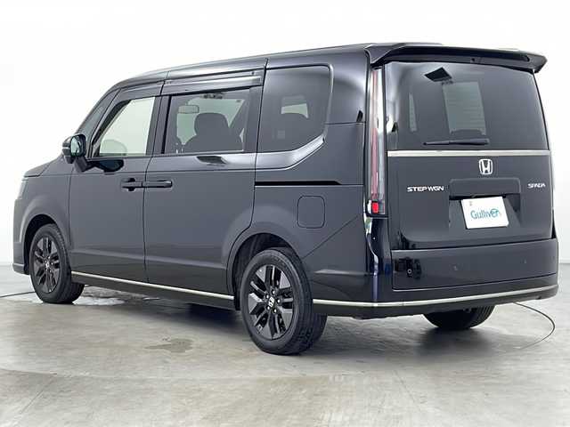 ホンダ ステップワゴン スパーダ 道央・札幌 2023(令5)年 2.1万km クリスタルブラックパール ・ワンオーナー/・４WD/・寒冷地仕様/・純正ナビ（LXM-237VFLi）/・Bluetooth/CD/DVD/HDMI/フルセグTV/・純正フリップダウンモニター/・バックカメラ/・両側パワースライドドア/・アダプティブクルーズコントロール/・ホンダセンシング/・衝突被害軽減ブレーキ/・踏み間違い軽減/・路外逸脱警報/・先行車発進お知らせ/・標識認識機能/・ブラインドスポットモニター/・パワーバックドア/・LEDヘッドライト/・オートライト/・オートマチックハイビーム/・前席シートヒーター/・ハーフレザーシート/・プッシュスタート/・スマートキー/・パドルシフト/・電動パーキング/・ウォークスルー/・革巻きステアリング/・ヘッドライトリベライザー/・ECON/・横滑り防止装置/・アイドリングストップ