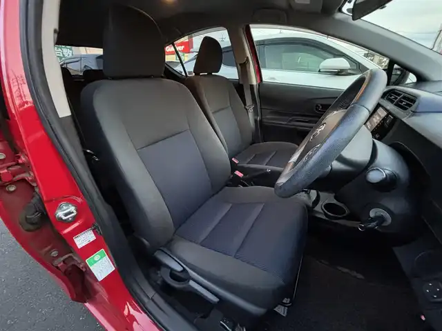 トヨタ アクア S 宮城県 2015(平27)年 6.9万km スーパーレッドⅤ 登録時走行距離68717km/純正SDナビ/AM・FM・Bluetooth・CD・DS・フルセグTV/バックカメラ/レーンキープアシスト/横滑り防止装置/フォグランプ/電動格納ミラー/ヘッドライトレベライザー/カーテンエアバッグ/ウインカーミラー/純正アルミホイール/純正フロアマット/後席ISOFIX/EVモード/ECOモード
