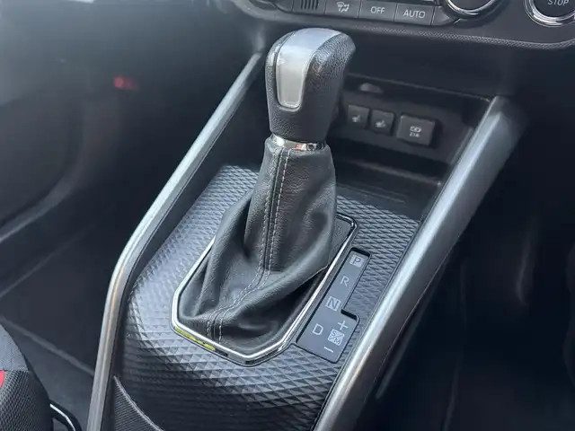 トヨタ ライズ Z 千葉県 2020(令2)年 5.4万km ブラックマイカメタリック/シャイニングホワイトパール ワンオーナー車/スマートアシスト/衝突軽減ブレーキ/レーダークルーズコントロール/レーンキープアシスト/コーナーセンサー/純正9型ナビ/フルセグTV/Bluetooth/バックカメラ/ドライブレコーダー/シートヒーター/純正17インチAW/LEDライト/ETC/保証書・取説/スペアキー