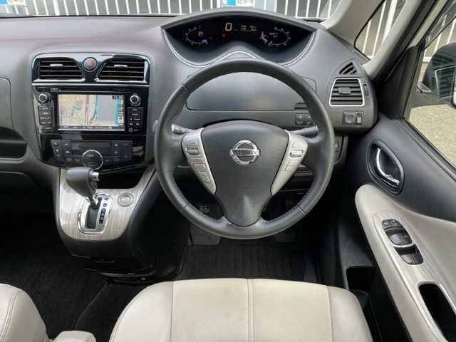 日産 セレナ ハイウェイS G S HV Aセーフ 神奈川県 2014(平26)年 13.3万km ブリリアントホワイトパール 純正SDナビ		/・DTV/CD/DVD/REC/BT	/アドバンスドセーフティパッケージ/・アランドビューモニター/・踏み間違い衝突防止アシスト/・ふらつき警報/エマージェンシーブレーキ/車線逸脱警報/コーナーセンサー	/ハーフレザーシート/ビルトインETC	/クルーズコントロール	/両側パワースライドドア	/純正16インチAW		/オートライト/純正LEDヘッドライト			/プッシュEgスタート/ストップ/インテリジェントキー×2	/革巻きステアリング			/ドアバイザー/純正フロアマット