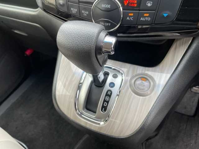 日産 セレナ ハイウェイS G S HV Aセーフ 神奈川県 2014(平26)年 13.3万km ブリリアントホワイトパール 純正SDナビ		/・DTV/CD/DVD/REC/BT	/アドバンスドセーフティパッケージ/・アランドビューモニター/・踏み間違い衝突防止アシスト/・ふらつき警報/エマージェンシーブレーキ/車線逸脱警報/コーナーセンサー	/ハーフレザーシート/ビルトインETC	/クルーズコントロール	/両側パワースライドドア	/純正16インチAW		/オートライト/純正LEDヘッドライト			/プッシュEgスタート/ストップ/インテリジェントキー×2	/革巻きステアリング			/ドアバイザー/純正フロアマット