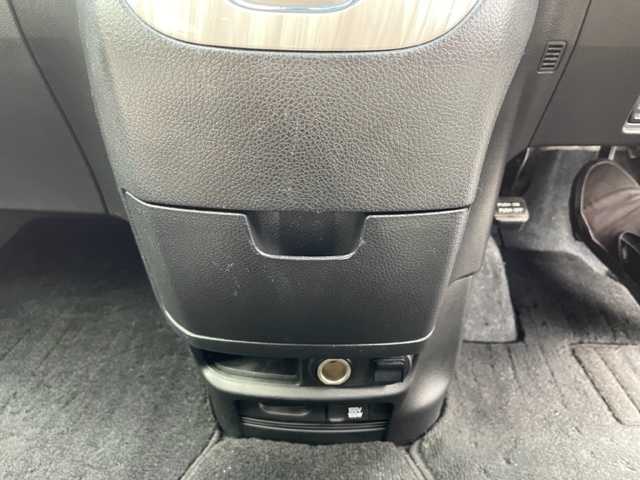 日産 セレナ ハイウェイS G S HV Aセーフ 神奈川県 2014(平26)年 13.3万km ブリリアントホワイトパール 純正SDナビ		/・DTV/CD/DVD/REC/BT	/アドバンスドセーフティパッケージ/・アランドビューモニター/・踏み間違い衝突防止アシスト/・ふらつき警報/エマージェンシーブレーキ/車線逸脱警報/コーナーセンサー	/ハーフレザーシート/ビルトインETC	/クルーズコントロール	/両側パワースライドドア	/純正16インチAW		/オートライト/純正LEDヘッドライト			/プッシュEgスタート/ストップ/インテリジェントキー×2	/革巻きステアリング			/ドアバイザー/純正フロアマット