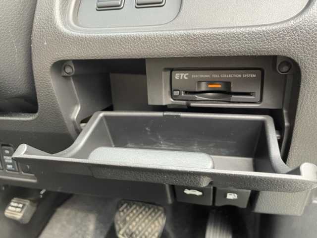 日産 セレナ ハイウェイS G S HV Aセーフ 神奈川県 2014(平26)年 13.3万km ブリリアントホワイトパール 純正SDナビ		/・DTV/CD/DVD/REC/BT	/アドバンスドセーフティパッケージ/・アランドビューモニター/・踏み間違い衝突防止アシスト/・ふらつき警報/エマージェンシーブレーキ/車線逸脱警報/コーナーセンサー	/ハーフレザーシート/ビルトインETC	/クルーズコントロール	/両側パワースライドドア	/純正16インチAW		/オートライト/純正LEDヘッドライト			/プッシュEgスタート/ストップ/インテリジェントキー×2	/革巻きステアリング			/ドアバイザー/純正フロアマット