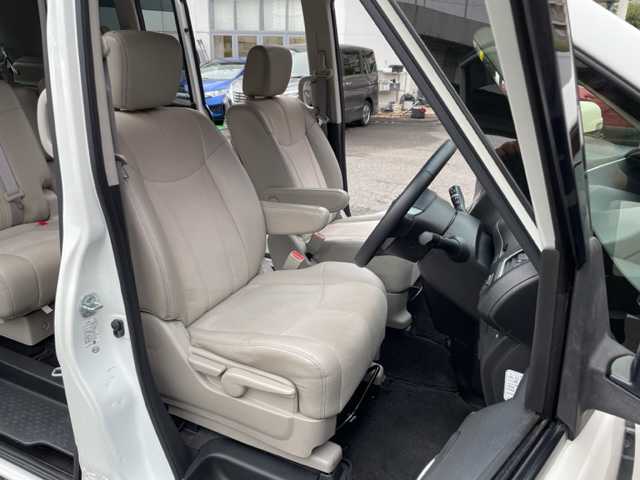 日産 セレナ ハイウェイS G S HV Aセーフ 神奈川県 2014(平26)年 13.3万km ブリリアントホワイトパール 純正SDナビ		/・DTV/CD/DVD/REC/BT	/アドバンスドセーフティパッケージ/・アランドビューモニター/・踏み間違い衝突防止アシスト/・ふらつき警報/エマージェンシーブレーキ/車線逸脱警報/コーナーセンサー	/ハーフレザーシート/ビルトインETC	/クルーズコントロール	/両側パワースライドドア	/純正16インチAW		/オートライト/純正LEDヘッドライト			/プッシュEgスタート/ストップ/インテリジェントキー×2	/革巻きステアリング			/ドアバイザー/純正フロアマット