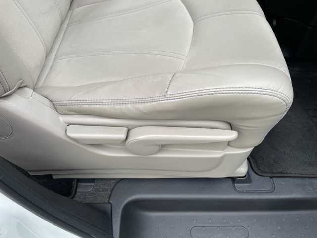 日産 セレナ ハイウェイS G S HV Aセーフ 神奈川県 2014(平26)年 13.3万km ブリリアントホワイトパール 純正SDナビ		/・DTV/CD/DVD/REC/BT	/アドバンスドセーフティパッケージ/・アランドビューモニター/・踏み間違い衝突防止アシスト/・ふらつき警報/エマージェンシーブレーキ/車線逸脱警報/コーナーセンサー	/ハーフレザーシート/ビルトインETC	/クルーズコントロール	/両側パワースライドドア	/純正16インチAW		/オートライト/純正LEDヘッドライト			/プッシュEgスタート/ストップ/インテリジェントキー×2	/革巻きステアリング			/ドアバイザー/純正フロアマット