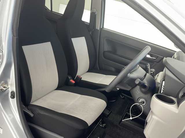 ダイハツ ミラ イース X SAⅢ 沖縄県 2021(令3)年 5.5万km ブライトシルバーメタリック 純正オーディオ　/（ＣＤ　ＡＵＸ）　/ＥＴＣ　/前後コーナーセンサー　/アイドリングストップ　/電動格納ミラー　/ドアバイザー　/ＬＥＤヘッドライト　/オートライト　/純正フロアマット　/ヘッドライトレベライザー
