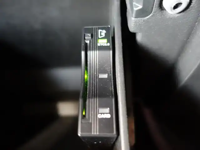 クライスラー・ジープ ジープ ラングラー アンリミテッド サハラ 静岡県 2020(令2)年 8.6万km 白 禁煙車/車検R9年5月28日/パートタイム4WD/BSM/リアクロスパスディテクション/パークアシスト（フロント／リア）/メーカー純正ナビ/　AM.FM/BT/USB/AUX/フルセグTV/フロント／バックカメラ/ETC/社外前後ドライブレコーダー/アルパインスピーカー/マルチディスプレイ/ブラックレザーシート/前席シートヒーター/ステアリングヒーター/後席AC電源（150W）/プッシュスタート／スマートキー/各種メッキパーツ/LEDヘッドライト/背面タイヤ（カバー付）/純正フロアマット/取扱説明書／保証書