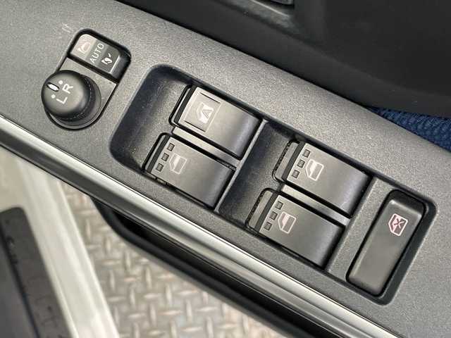 トヨタ ルーミー カスタムG 栃木県 2019(令1)年 5万km パールホワイトⅢ ＳＤナビ/（ＣＤ／ＤＶＤ／Bluetooth/フルセグTV）/バックカメラ/スマートアシスト/ETC/両側パワースライドドア/ステアリングスイッチ/オートライト/LEDヘッドライト/横滑り防止装置/フォグランプ/スマートキー/プッシュスタート/アイドリングストップ/ステアリングスイッチ/革巻きステアリング/電動格納ミラー/純正アルミホイール/純正フロアマット