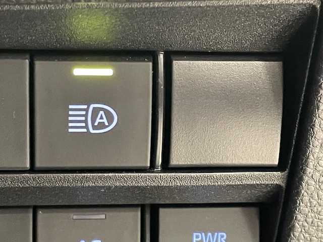 トヨタ ヴォクシー ハイブリッド S－Z 宮城県 2023(令5)年 5.4万km アティチュードブラックマイカ トヨタセーフティセンス/・プリクラッシュセーフティ/・レーンチェンジアシスト/・レーントレーシングアシスト/・レーンディパーチャーアラート/・レーダークルーズコントロール/・オートマチックハイビーム/・ロードサインアシスト/・プロアクティブドライビングアシスト/ブラインドスポットモニター/純正10.5インチディスプレイオーディオ/・バックカメラ/・フルセグTV/Bluetooth/CD/DVD/・HDMI/Miracast/・ビルトインETC2.0/・社外前後ドライブレコーダー/純正13.2型有機EL後席ディスプレイ/ユニバーサルステップ/前後コーナーセンサー/電子パーキング/・オートブレーキホールド/100V充電/革巻きステアリング/・ステアリングリモコン/ハーフレザーシート/・シートヒーター（運転席/助手席）/・ウォークスルー/三眼LEDヘッドライト/・オートライト/・フォグランプ/プッシュスタート/・スマートキー/純正アルミホイール/純正フロアマット/ドアバイザー