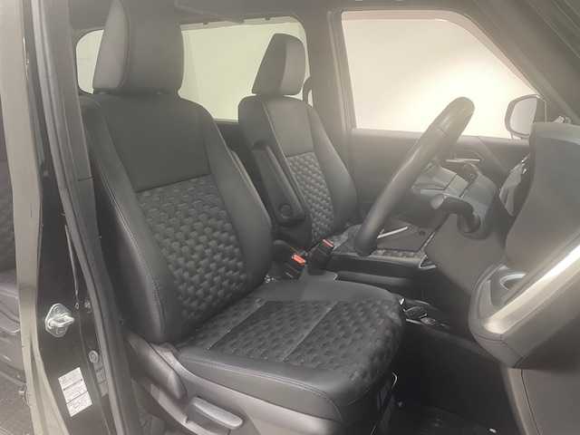 トヨタ ヴォクシー ハイブリッド S－Z 宮城県 2023(令5)年 5.4万km アティチュードブラックマイカ トヨタセーフティセンス/・プリクラッシュセーフティ/・レーンチェンジアシスト/・レーントレーシングアシスト/・レーンディパーチャーアラート/・レーダークルーズコントロール/・オートマチックハイビーム/・ロードサインアシスト/・プロアクティブドライビングアシスト/ブラインドスポットモニター/純正10.5インチディスプレイオーディオ/・バックカメラ/・フルセグTV/Bluetooth/CD/DVD/・HDMI/Miracast/・ビルトインETC2.0/・社外前後ドライブレコーダー/純正13.2型有機EL後席ディスプレイ/ユニバーサルステップ/前後コーナーセンサー/電子パーキング/・オートブレーキホールド/100V充電/革巻きステアリング/・ステアリングリモコン/ハーフレザーシート/・シートヒーター（運転席/助手席）/・ウォークスルー/三眼LEDヘッドライト/・オートライト/・フォグランプ/プッシュスタート/・スマートキー/純正アルミホイール/純正フロアマット/ドアバイザー