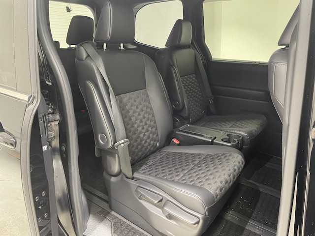 トヨタ ヴォクシー ハイブリッド S－Z 宮城県 2023(令5)年 5.4万km アティチュードブラックマイカ トヨタセーフティセンス/・プリクラッシュセーフティ/・レーンチェンジアシスト/・レーントレーシングアシスト/・レーンディパーチャーアラート/・レーダークルーズコントロール/・オートマチックハイビーム/・ロードサインアシスト/・プロアクティブドライビングアシスト/ブラインドスポットモニター/純正10.5インチディスプレイオーディオ/・バックカメラ/・フルセグTV/Bluetooth/CD/DVD/・HDMI/Miracast/・ビルトインETC2.0/・社外前後ドライブレコーダー/純正13.2型有機EL後席ディスプレイ/ユニバーサルステップ/前後コーナーセンサー/電子パーキング/・オートブレーキホールド/100V充電/革巻きステアリング/・ステアリングリモコン/ハーフレザーシート/・シートヒーター（運転席/助手席）/・ウォークスルー/三眼LEDヘッドライト/・オートライト/・フォグランプ/プッシュスタート/・スマートキー/純正アルミホイール/純正フロアマット/ドアバイザー