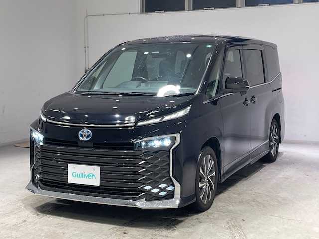 トヨタ ヴォクシー ハイブリッド S－Z 宮城県 2023(令5)年 5.4万km アティチュードブラックマイカ トヨタセーフティセンス/・プリクラッシュセーフティ/・レーンチェンジアシスト/・レーントレーシングアシスト/・レーンディパーチャーアラート/・レーダークルーズコントロール/・オートマチックハイビーム/・ロードサインアシスト/・プロアクティブドライビングアシスト/ブラインドスポットモニター/純正10.5インチディスプレイオーディオ/・バックカメラ/・フルセグTV/Bluetooth/CD/DVD/・HDMI/Miracast/・ビルトインETC2.0/・社外前後ドライブレコーダー/純正13.2型有機EL後席ディスプレイ/ユニバーサルステップ/前後コーナーセンサー/電子パーキング/・オートブレーキホールド/100V充電/革巻きステアリング/・ステアリングリモコン/ハーフレザーシート/・シートヒーター（運転席/助手席）/・ウォークスルー/三眼LEDヘッドライト/・オートライト/・フォグランプ/プッシュスタート/・スマートキー/純正アルミホイール/純正フロアマット/ドアバイザー