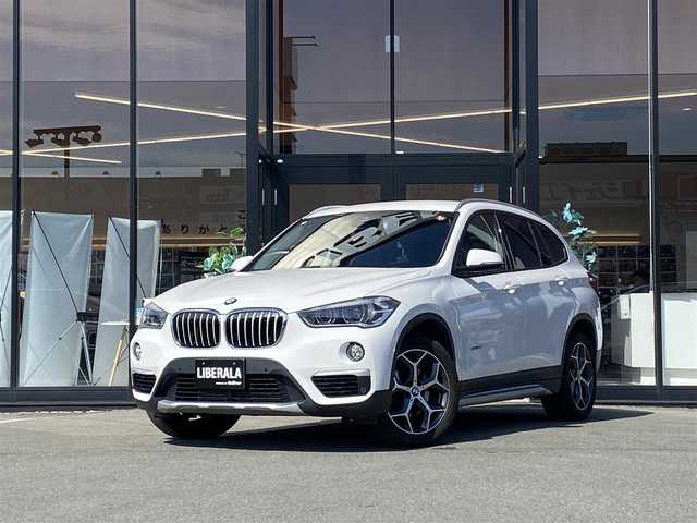 ＢＭＷ Ｘ１ sDrive 18i Xライン 福岡県 2016(平28)年 5.1万km 白 ・クルーズコントロール/・純正HDDナビ/USB/Bluetooth/CD/DVD/iPod/AUX/・バックカメラ/・ハーフレザーシート/・社外前後ドライブレコーダー/・ETC/・純正18AW/・プッシュスタート/・パーキングアシスト/・アイドリングストップ/・スマートキー/・スペアキー/・レーンキープアシスト/・オートライト/・保証書/・取扱説明書/・記録簿