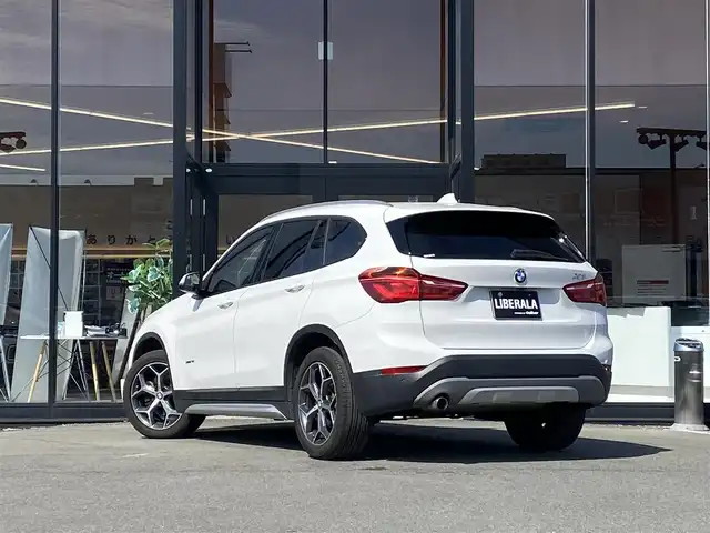 ＢＭＷ Ｘ１ sDrive 18i Xライン 福岡県 2016(平28)年 5.1万km 白 ・クルーズコントロール/・純正HDDナビ/USB/Bluetooth/CD/DVD/iPod/AUX/・バックカメラ/・ハーフレザーシート/・社外前後ドライブレコーダー/・ETC/・純正18AW/・プッシュスタート/・パーキングアシスト/・アイドリングストップ/・スマートキー/・スペアキー/・レーンキープアシスト/・オートライト/・保証書/・取扱説明書/・記録簿