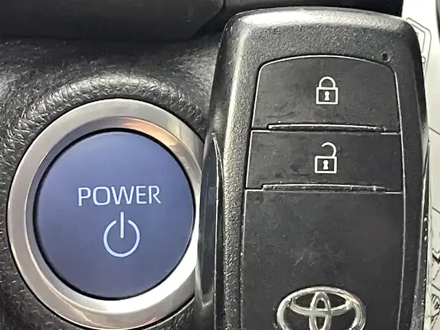 トヨタ アクア G 熊本県 2022(令4)年 3.1万km ブラックマイカ 純正ディスプレイオーディオ　/バックカメラ　/ビルトインＥＴＣ　/レーダークルーズコントロール　/前後クリアランスソナー　/衝突軽減ブレーキ　/レーンキープアシスト　/横滑り防止　/純正フロアマット　/純正１５インチＡＷ/オートライト/オートマチックハイビーム/LEDヘッドライト/スマートキー/プッシュスタート