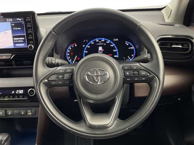 トヨタ ヤリスクロス Z 鹿児島県 2020(令2)年 3.3万km ホワイトパールクリスタルシャイン 純正ディスプレイオーディオ/(Bluetooth/USB/AM/FM)/パノラミックビューモニター/トヨタセーフティセンス/・プリクラッシュセーフティ/・レーントレーシングアシスト/・レーンディパーチャーアラート/・レーダークルーズコントロール/・オートマチックハイビーム/・ロードサインアシスト/パーキングサポートブレーキ/前席シートヒーター/運転席パワーシート/ブラインドスポットモニター/前後ドライブレコーダー/前後コーナーセンサー/純正フロアマット/純正ＡＷ18インチ/ＬＥＤヘッドライト/スマートキー