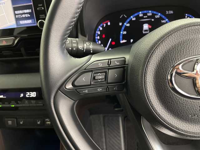 トヨタ ヤリスクロス Z 鹿児島県 2020(令2)年 3.3万km ホワイトパールクリスタルシャイン 純正ディスプレイオーディオ/(Bluetooth/USB/AM/FM)/パノラミックビューモニター/トヨタセーフティセンス/・プリクラッシュセーフティ/・レーントレーシングアシスト/・レーンディパーチャーアラート/・レーダークルーズコントロール/・オートマチックハイビーム/・ロードサインアシスト/パーキングサポートブレーキ/前席シートヒーター/運転席パワーシート/ブラインドスポットモニター/前後ドライブレコーダー/前後コーナーセンサー/純正フロアマット/純正ＡＷ18インチ/ＬＥＤヘッドライト/スマートキー