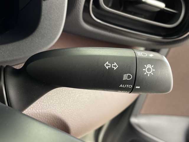 トヨタ ヤリスクロス Z 鹿児島県 2020(令2)年 3.3万km ホワイトパールクリスタルシャイン 純正ディスプレイオーディオ/(Bluetooth/USB/AM/FM)/パノラミックビューモニター/トヨタセーフティセンス/・プリクラッシュセーフティ/・レーントレーシングアシスト/・レーンディパーチャーアラート/・レーダークルーズコントロール/・オートマチックハイビーム/・ロードサインアシスト/パーキングサポートブレーキ/前席シートヒーター/運転席パワーシート/ブラインドスポットモニター/前後ドライブレコーダー/前後コーナーセンサー/純正フロアマット/純正ＡＷ18インチ/ＬＥＤヘッドライト/スマートキー