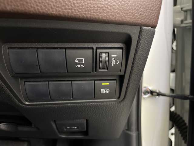 トヨタ ヤリスクロス Z 鹿児島県 2020(令2)年 3.3万km ホワイトパールクリスタルシャイン 純正ディスプレイオーディオ/(Bluetooth/USB/AM/FM)/パノラミックビューモニター/トヨタセーフティセンス/・プリクラッシュセーフティ/・レーントレーシングアシスト/・レーンディパーチャーアラート/・レーダークルーズコントロール/・オートマチックハイビーム/・ロードサインアシスト/パーキングサポートブレーキ/前席シートヒーター/運転席パワーシート/ブラインドスポットモニター/前後ドライブレコーダー/前後コーナーセンサー/純正フロアマット/純正ＡＷ18インチ/ＬＥＤヘッドライト/スマートキー