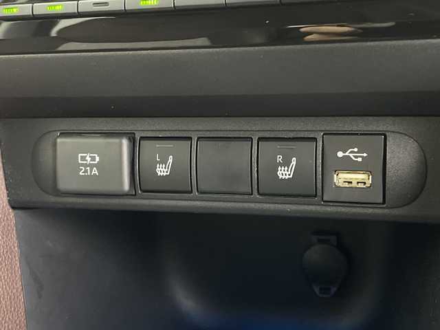 トヨタ ヤリスクロス Z 鹿児島県 2020(令2)年 3.3万km ホワイトパールクリスタルシャイン 純正ディスプレイオーディオ/(Bluetooth/USB/AM/FM)/パノラミックビューモニター/トヨタセーフティセンス/・プリクラッシュセーフティ/・レーントレーシングアシスト/・レーンディパーチャーアラート/・レーダークルーズコントロール/・オートマチックハイビーム/・ロードサインアシスト/パーキングサポートブレーキ/前席シートヒーター/運転席パワーシート/ブラインドスポットモニター/前後ドライブレコーダー/前後コーナーセンサー/純正フロアマット/純正ＡＷ18インチ/ＬＥＤヘッドライト/スマートキー