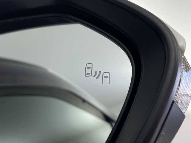 トヨタ ヤリスクロス Z 鹿児島県 2020(令2)年 3.3万km ホワイトパールクリスタルシャイン 純正ディスプレイオーディオ/(Bluetooth/USB/AM/FM)/パノラミックビューモニター/トヨタセーフティセンス/・プリクラッシュセーフティ/・レーントレーシングアシスト/・レーンディパーチャーアラート/・レーダークルーズコントロール/・オートマチックハイビーム/・ロードサインアシスト/パーキングサポートブレーキ/前席シートヒーター/運転席パワーシート/ブラインドスポットモニター/前後ドライブレコーダー/前後コーナーセンサー/純正フロアマット/純正ＡＷ18インチ/ＬＥＤヘッドライト/スマートキー