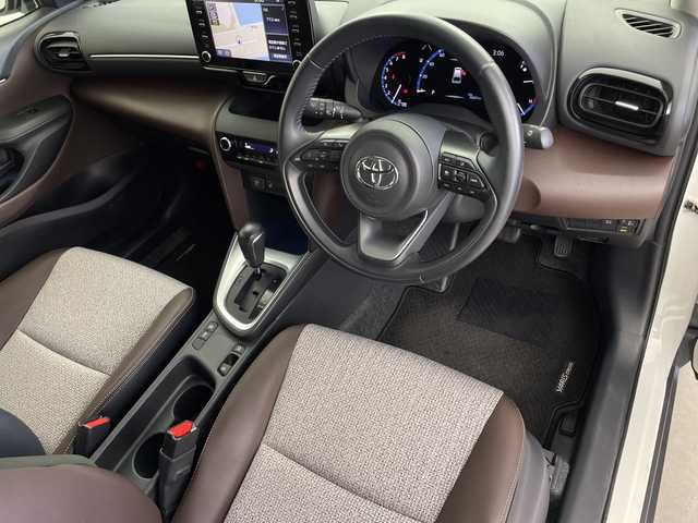 トヨタ ヤリスクロス Z 鹿児島県 2020(令2)年 3.3万km ホワイトパールクリスタルシャイン 純正ディスプレイオーディオ/(Bluetooth/USB/AM/FM)/パノラミックビューモニター/トヨタセーフティセンス/・プリクラッシュセーフティ/・レーントレーシングアシスト/・レーンディパーチャーアラート/・レーダークルーズコントロール/・オートマチックハイビーム/・ロードサインアシスト/パーキングサポートブレーキ/前席シートヒーター/運転席パワーシート/ブラインドスポットモニター/前後ドライブレコーダー/前後コーナーセンサー/純正フロアマット/純正ＡＷ18インチ/ＬＥＤヘッドライト/スマートキー