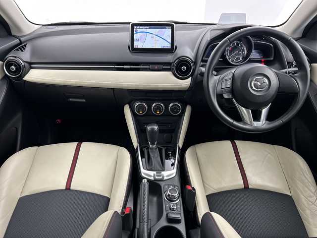 マツダ デミオ 13S Lパッケージ 三重県 2015(平27)年 4.4万km スノーフレイクホワイトパールマイカ /禁煙車//マツダコネクトナビ//スマートシティブレーキサポート//衝突軽減ブレーキ//レーンキープアシスト//ブラインドスポットモニター//ヘッドアップディスプレイ//バックカメラ//純正ビルトインETC//ステアリングスイッチ//オートライト//オートハイビーム//LED//サイドカーテンエアバッグ//ハーフレザーシート