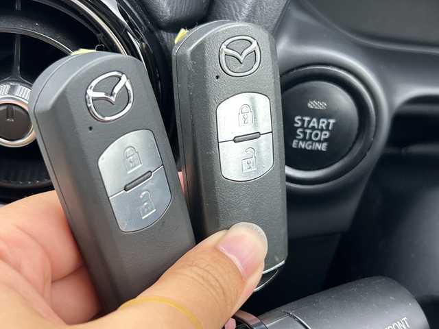 マツダ デミオ 13S Lパッケージ 三重県 2015(平27)年 4.4万km スノーフレイクホワイトパールマイカ /禁煙車//マツダコネクトナビ//スマートシティブレーキサポート//衝突軽減ブレーキ//レーンキープアシスト//ブラインドスポットモニター//ヘッドアップディスプレイ//バックカメラ//純正ビルトインETC//ステアリングスイッチ//オートライト//オートハイビーム//LED//サイドカーテンエアバッグ//ハーフレザーシート