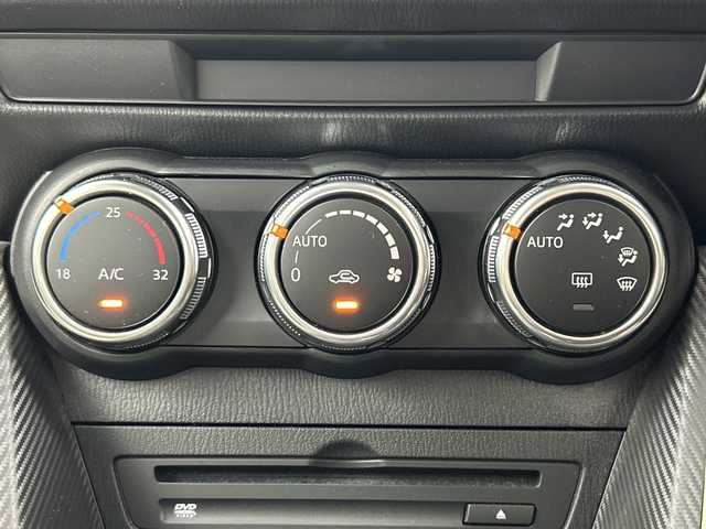 マツダ デミオ 13S Lパッケージ 三重県 2015(平27)年 4.4万km スノーフレイクホワイトパールマイカ /禁煙車//マツダコネクトナビ//スマートシティブレーキサポート//衝突軽減ブレーキ//レーンキープアシスト//ブラインドスポットモニター//ヘッドアップディスプレイ//バックカメラ//純正ビルトインETC//ステアリングスイッチ//オートライト//オートハイビーム//LED//サイドカーテンエアバッグ//ハーフレザーシート