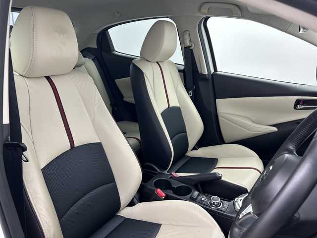 マツダ デミオ 13S Lパッケージ 三重県 2015(平27)年 4.4万km スノーフレイクホワイトパールマイカ /禁煙車//マツダコネクトナビ//スマートシティブレーキサポート//衝突軽減ブレーキ//レーンキープアシスト//ブラインドスポットモニター//ヘッドアップディスプレイ//バックカメラ//純正ビルトインETC//ステアリングスイッチ//オートライト//オートハイビーム//LED//サイドカーテンエアバッグ//ハーフレザーシート