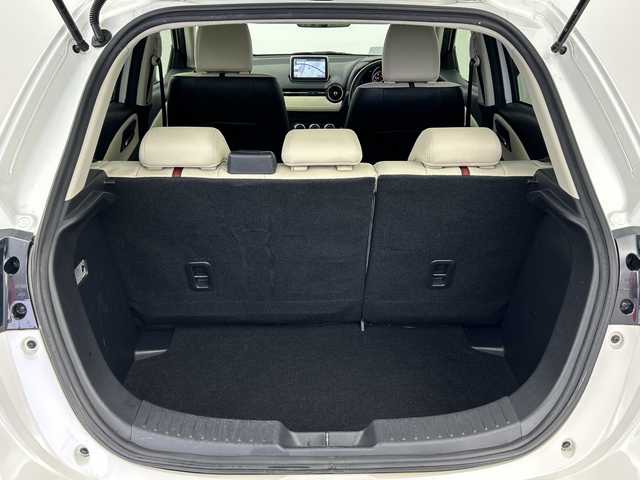 マツダ デミオ 13S Lパッケージ 三重県 2015(平27)年 4.4万km スノーフレイクホワイトパールマイカ /禁煙車//マツダコネクトナビ//スマートシティブレーキサポート//衝突軽減ブレーキ//レーンキープアシスト//ブラインドスポットモニター//ヘッドアップディスプレイ//バックカメラ//純正ビルトインETC//ステアリングスイッチ//オートライト//オートハイビーム//LED//サイドカーテンエアバッグ//ハーフレザーシート