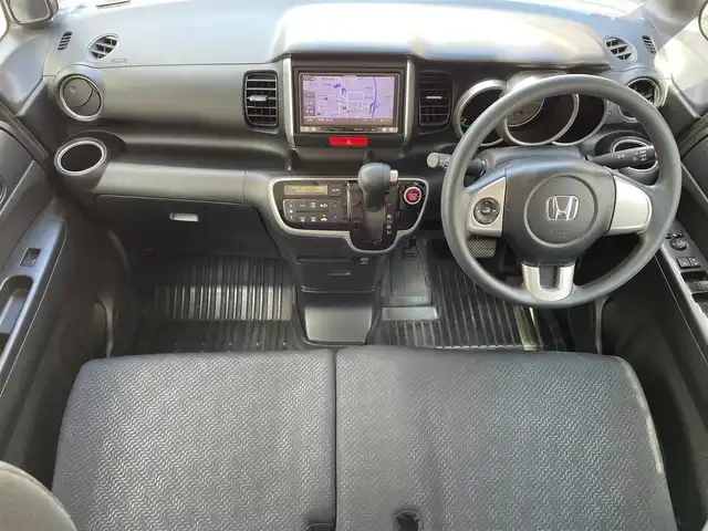 ホンダ Ｎ ＢＯＸ ＋ 2トーン G SSパッケージ 滋賀県 2013(平25)年 5.7万km プレミアムホワイトパール ガソリン/2WD/CVT/7インチナビ（AVIC-MRZ007)/(AM/FM/CD/DVD/TVフルセグ/USB)/両側パワースライドドア/後部座席スピーカー/トランクルームスロープあり/ETC/バックカメラ/ステアリングスイッチ/横滑り防止装置/電動格納ウインカーミラー/パワーウインドウ/パワーステアリング/プッシュスタート/スマートキー/スペアキー/オートエアコン/ハロゲンヘッドライト